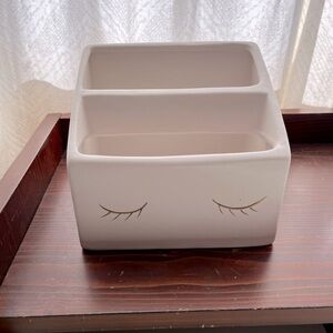 White Ceramic Organizer with Gold Eyelash Design